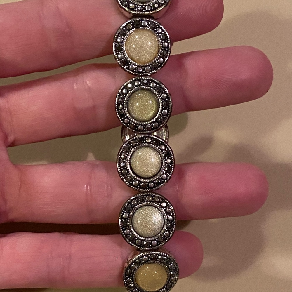 NWT costume bracelet with center sparkle stone